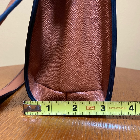 London Fog Tan Crossbody Bag - Picture 8 of 10